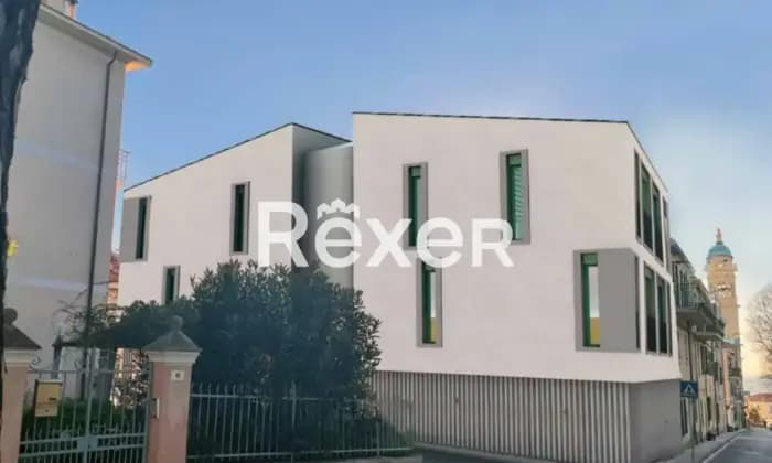 Rexer-Sanremo-Appartamento-di-tre-locali-con-box-Giardino