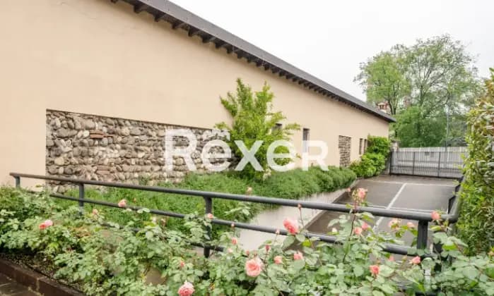 Rexer-Brescia-Pentalocale-su-due-livelli-in-elegante-corte-Giardino