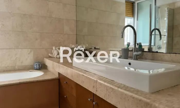 Rexer-Bari-Appartamento-di-ampia-metratura-in-ottimo-stato-Bagno