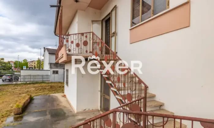 Rexer-Foss-Casa-bifamiliare-da-ristrutturare-con-garage-e-giardino-Terrazzo