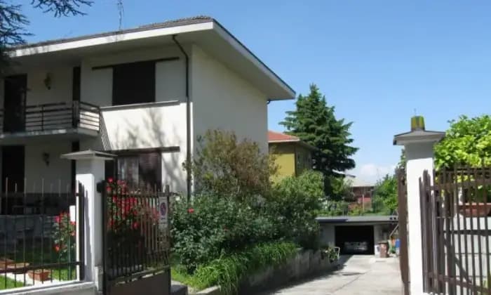Rexer-Parma-Privato-propone-villa-bifamiliare-indipendente-con-ampio-giardino-GARAGE